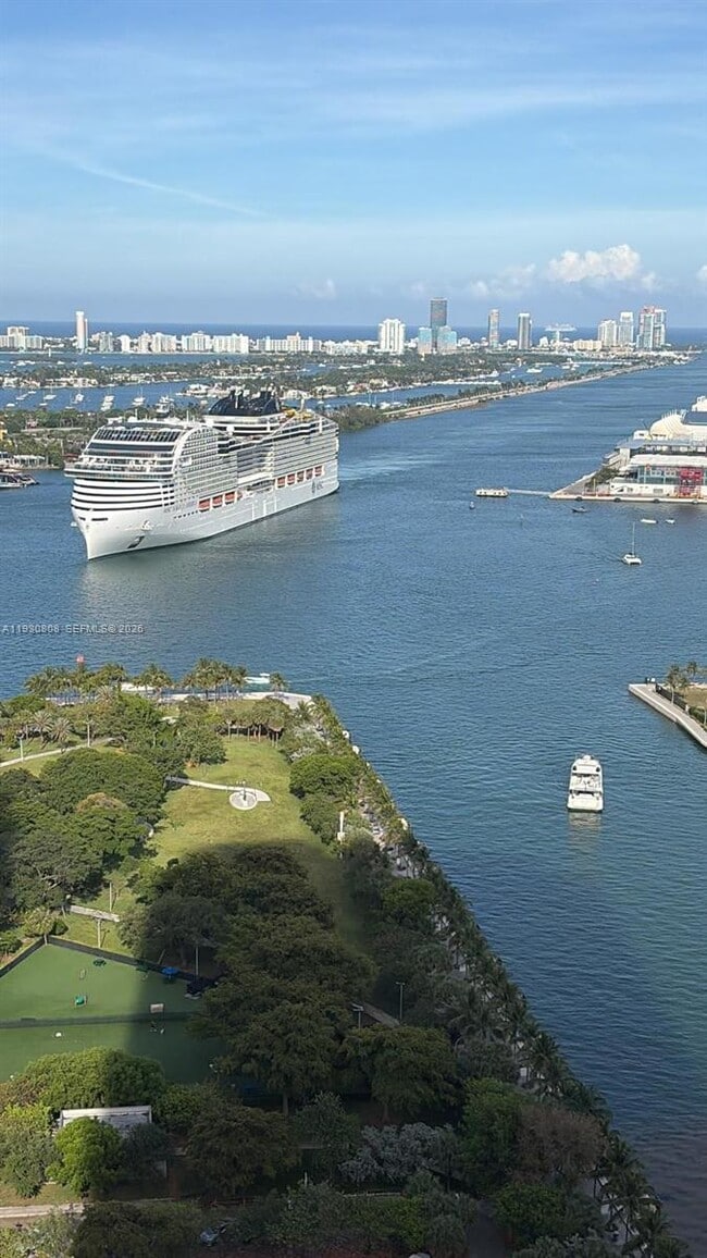 Building Photo - 900 Biscayne Blvd