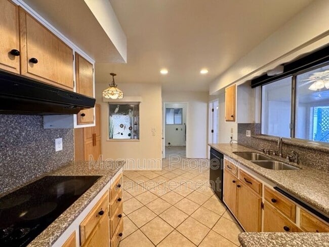 Building Photo - 29820 Thornhill Dr