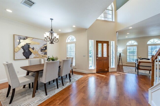 Building Photo - 7724 Yaupon Dr
