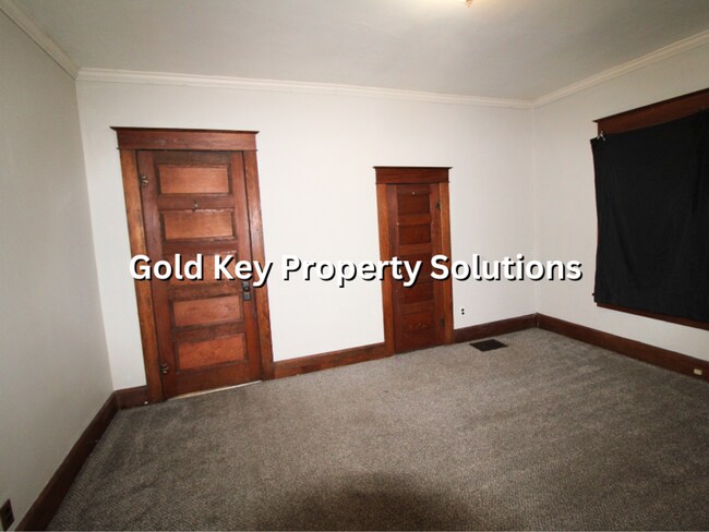 Building Photo - 815 N Elm St