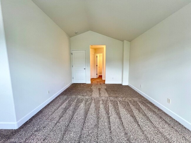 Building Photo - NEWLY RENOVATED! Spacious 2-Bedroom Townhome in a Charming Cul-de-Sac!