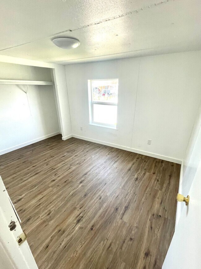 Building Photo - 765 Eve Dr