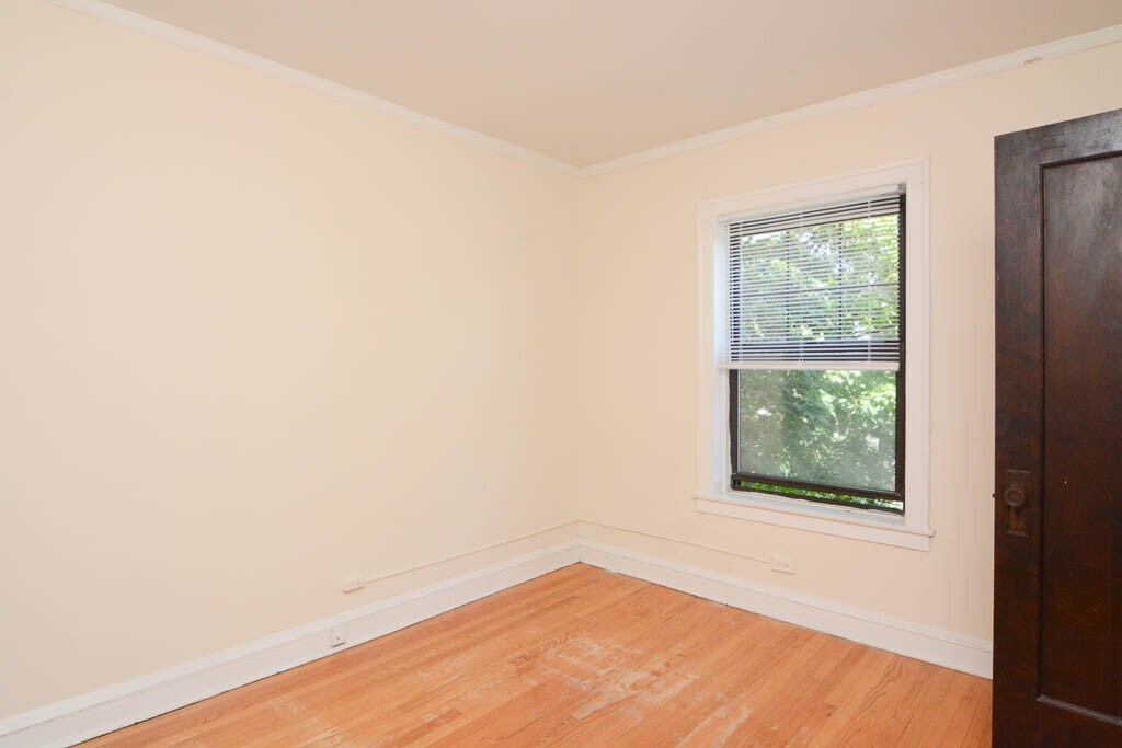 Building Photo - 1108 W Wellington Ave