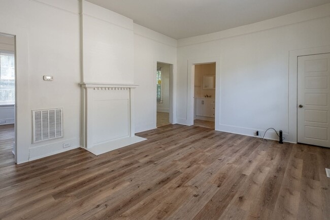 Building Photo - 621 Park Cir