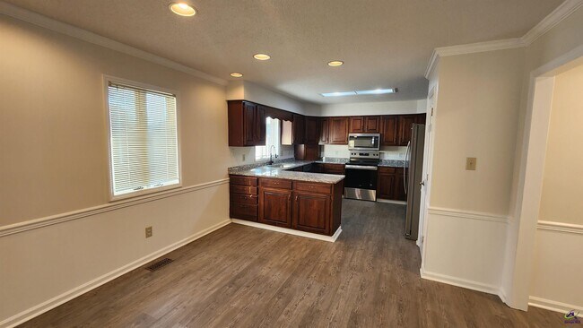 Building Photo - 114 Van Dr