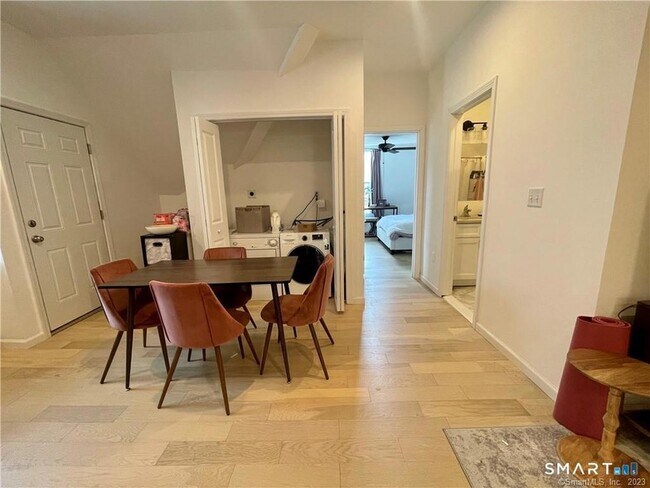 Building Photo - 84 Lawrence St