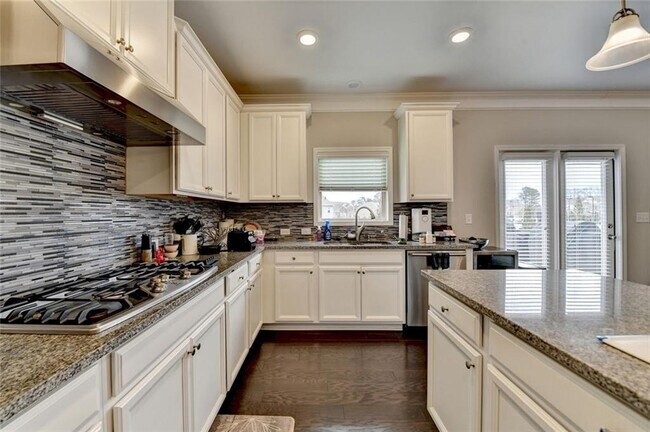 Building Photo - 5525 Nesmith Ct