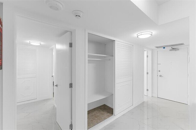 Building Photo - 3750 Galt Ocean Dr