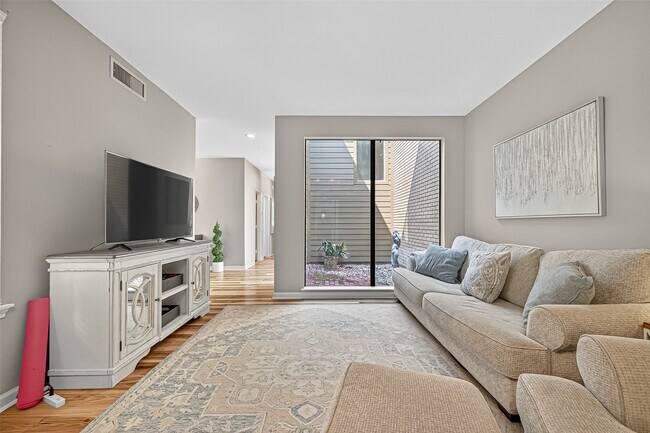 Building Photo - 1320 Chardonnay Dr