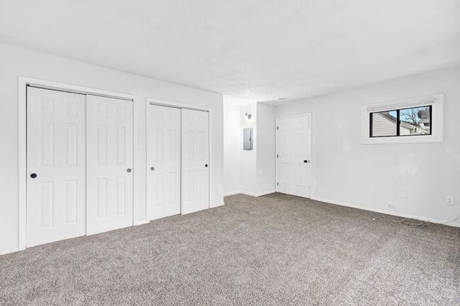 Building Photo - Stunning 5 Bed, 2 Bath Euclid Ohio!