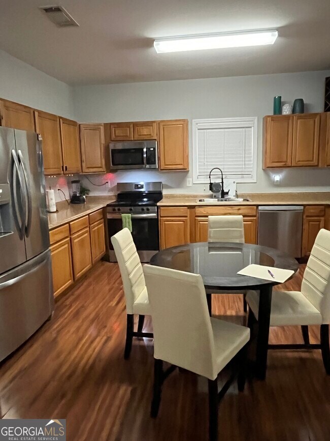 Building Photo - 500 Tulip Ln