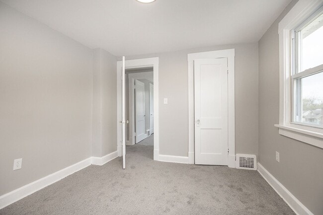 Building Photo - 3-BED, 1 BATH BEAUTIFUL SINGLE- FAMILY HOME IN MAPLE HEIGHTS!