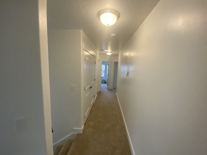 Building Photo - 279 W 660 N