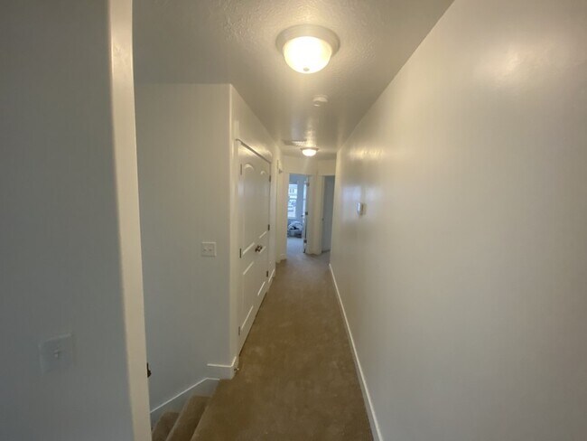 Building Photo - 279 W 660 N
