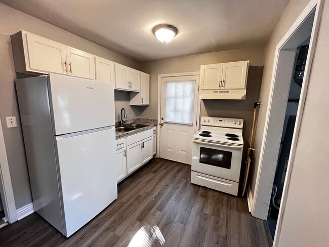 Building Photo - Recently Renovated 3-Bedroom Home