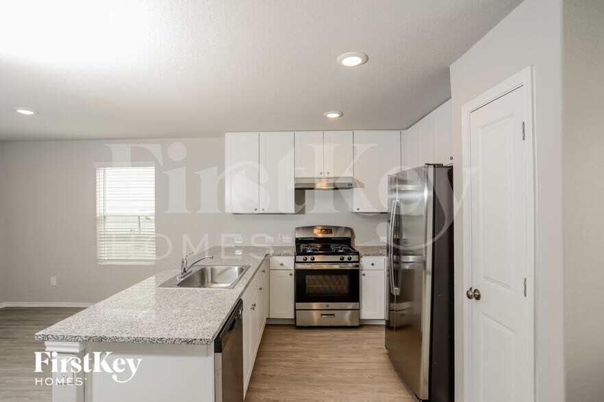 Building Photo - 6441 Cotton Ridge