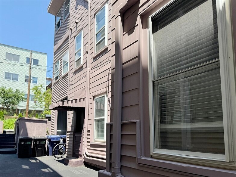 Building Photo - 216 Princeton St