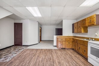 Building Photo - 106 E 5th St