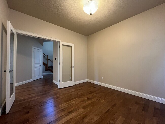 Building Photo - Beautiful 5 Bedroom Home + Office with Grand Entry, Gourmet Kitchen & Private Backyard