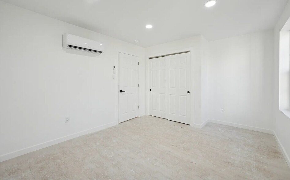 Building Photo - 5530 Boyer St