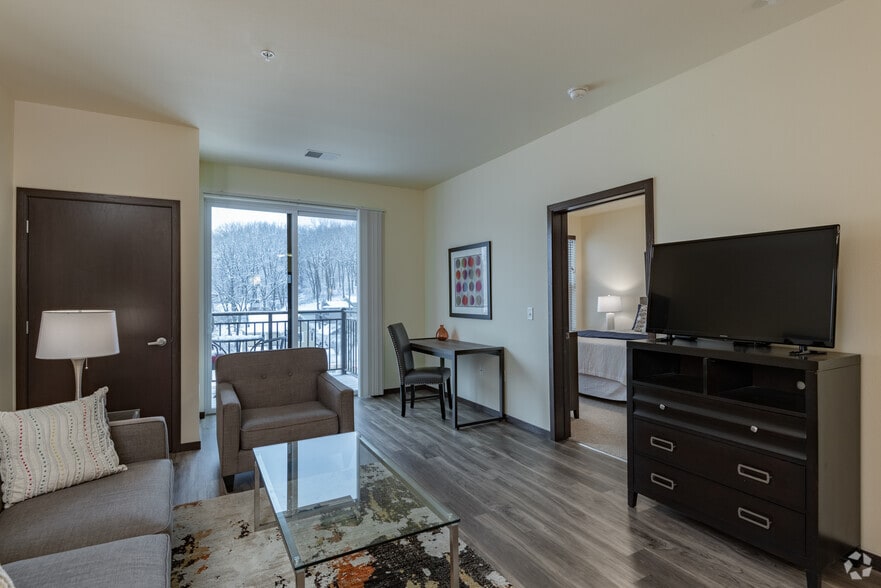 1BR, 1BA - 771SF - Middleton Center