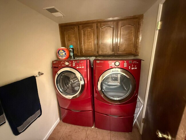 Building Photo - 340 N Capitola Ct