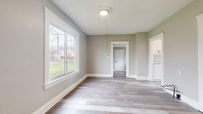 Building Photo - Lorain/W.73 neighborhood, updated 3 bed/1 bath single family house.