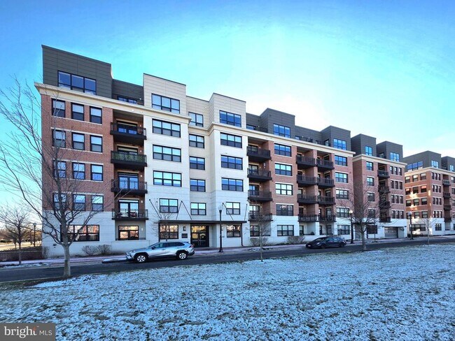 Building Photo - 737 Swann Ave