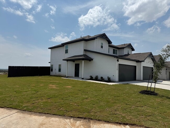 Building Photo - Luxury 2-Story, 3-Bed/ 2.5-Bath Duplex in ...