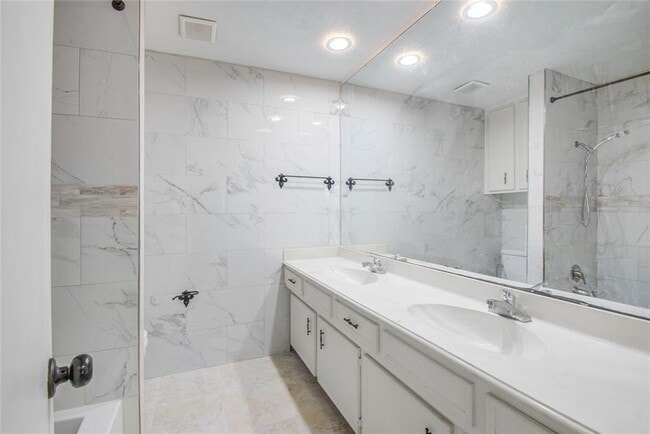 Building Photo - 11527 Sagewillow Ln