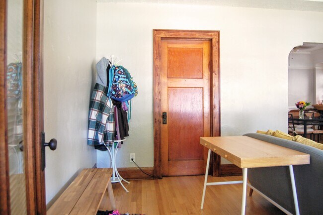 Building Photo - 3224 S Springfield Ave