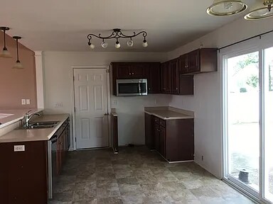 Building Photo - 6909 Brook Bend Way