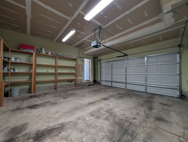Building Photo - Beautiful 3-Bedroom, 2-Bath Home In The Barger Area of Eugene