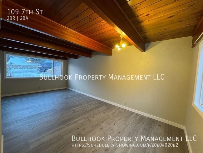 Building Photo - 109 7th St
