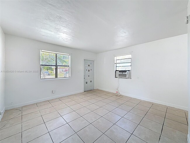 Building Photo - 2419 NW 6th Ct