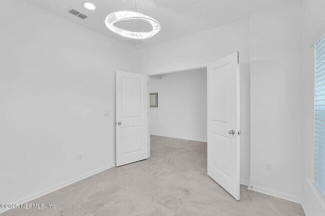 Building Photo - 147 Holly Forest Dr