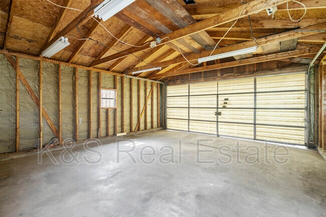 Building Photo - 814 Summit St