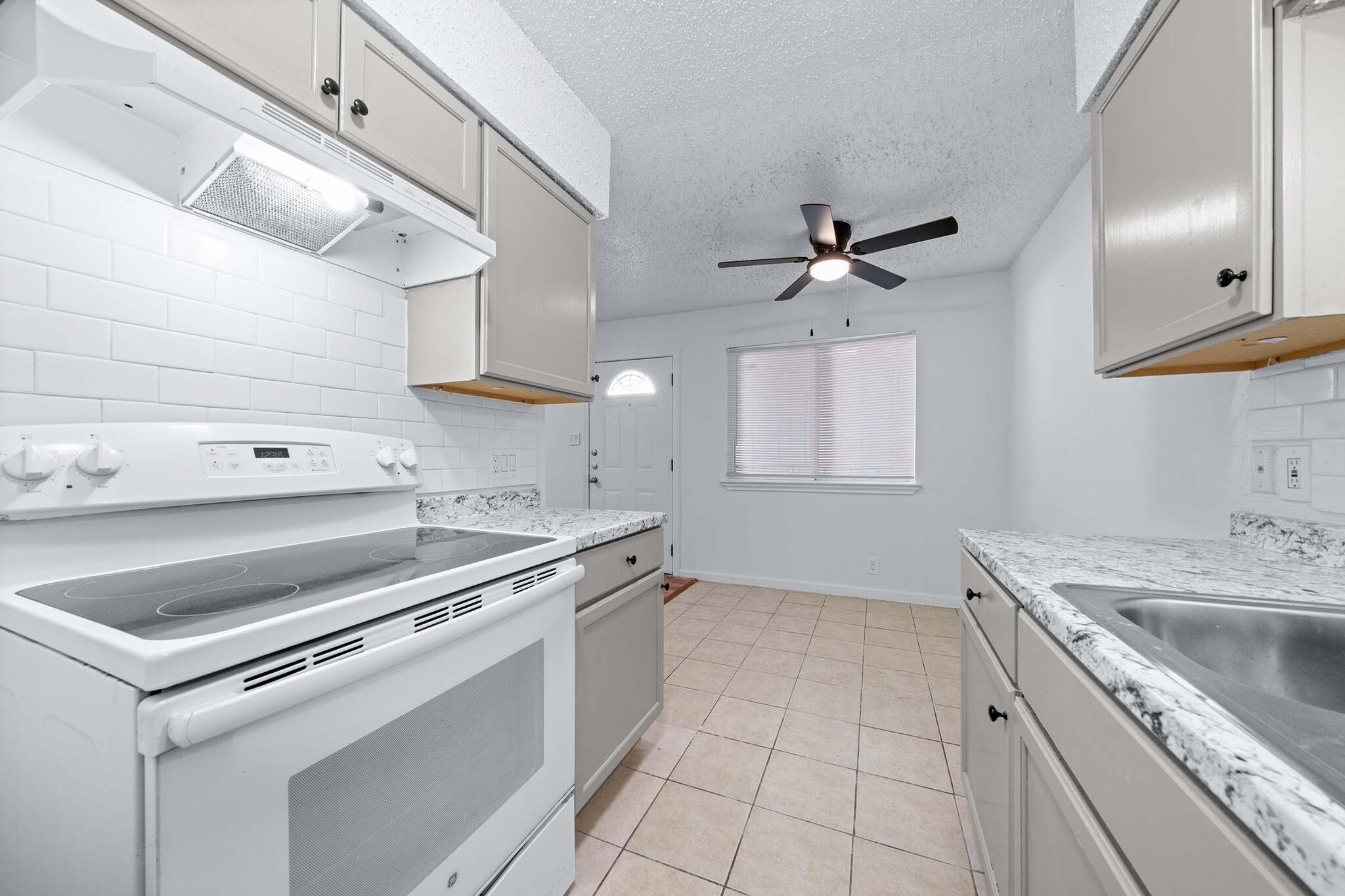 Building Photo - 9008 Galewood Dr