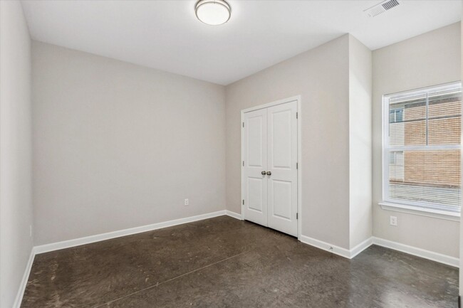 Building Photo - Charming 3BR Duplex in Memphis