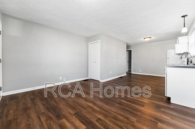 Building Photo - 2435 Shelby St