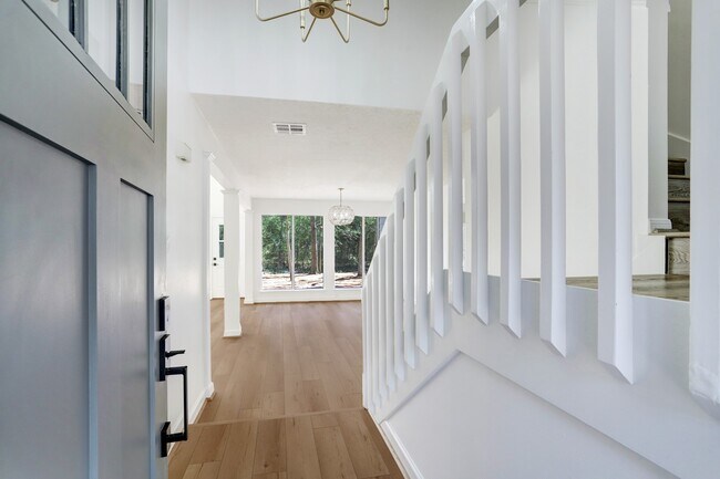 Building Photo - 138 S Timber Top Dr