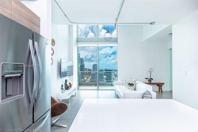 Building Photo - 690 SW 1st Ct