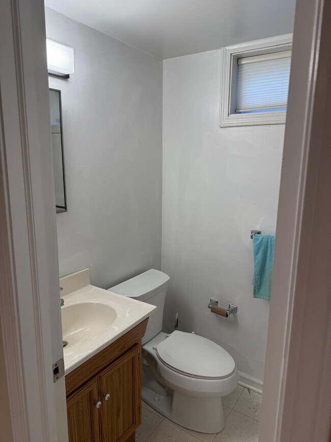Building Photo - 3925 Waldenwood Dr