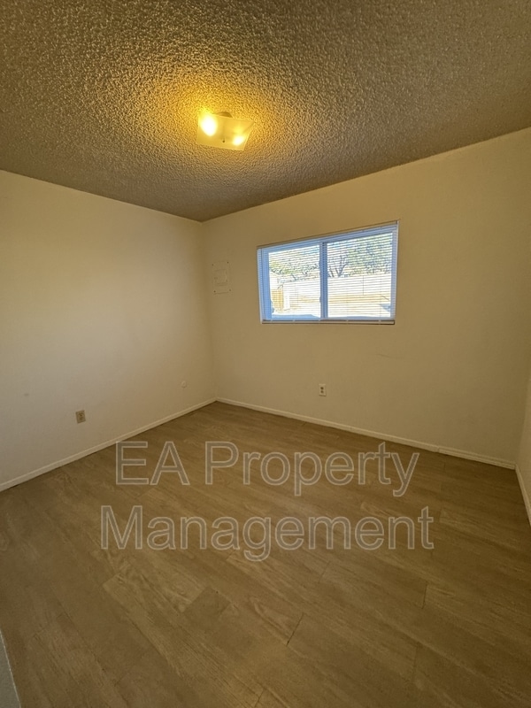 Building Photo - 1212 Chelwood Park Blvd NE