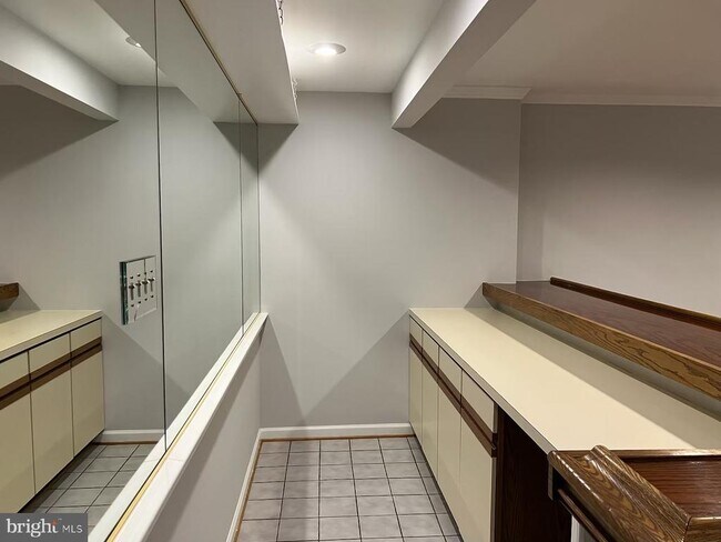 Building Photo - 12002 Lisa Marie Ct