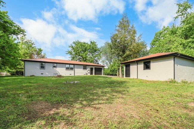 Building Photo - 10 Lexington Dr