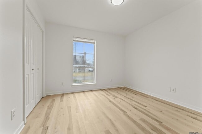 Building Photo - 18516 Lakefield Ave