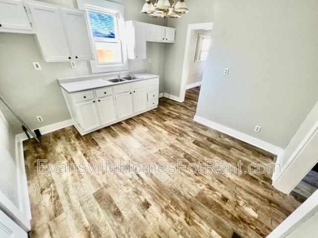 Building Photo - 405 N Morton Ave