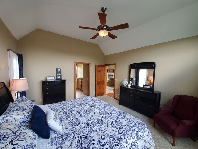 Building Photo - Menomonee Falls 4 bedroom