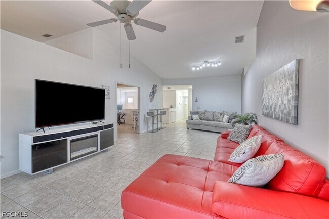 Building Photo - 14561 Glen Cove Dr